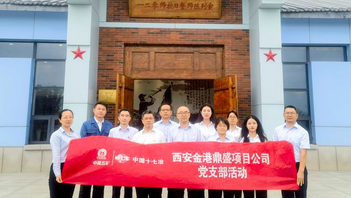参观抗日誓师陈列室_副本
